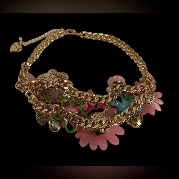 New BETSEY JOHNSON ENCHANTED DRAMA STATEMENT NECKLACE PASTEL MULTI - Picture 16 of 16